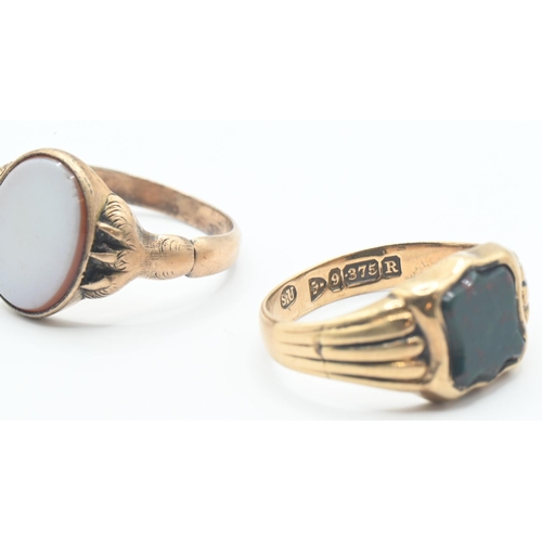 132 - Two gents 9ct gold signet rings, set with agate and bloodstone. Size S. Gross weight 7.3g