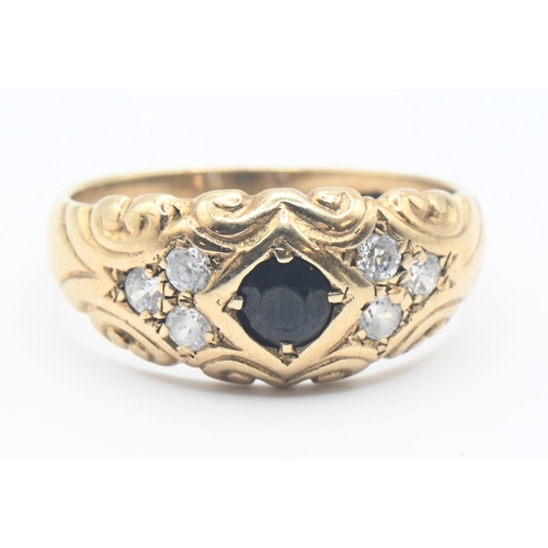 153 - 9ct gold ring set with dark blue and white stones. Size M, gross weight 2.8g