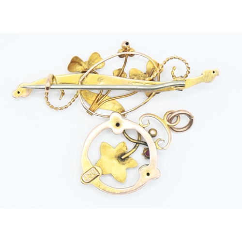 161 - 9ct gold brooch floral and 9ct gold pendant with floral and leaf detail, set with paste stones. Gros... 