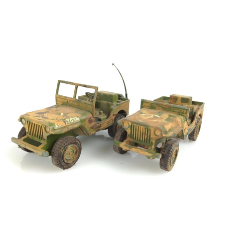 369 - Five Dinky toys. Two US Jeeps, American 105 mm gun and carriage, 88mm gun and turning carriage/four ... 