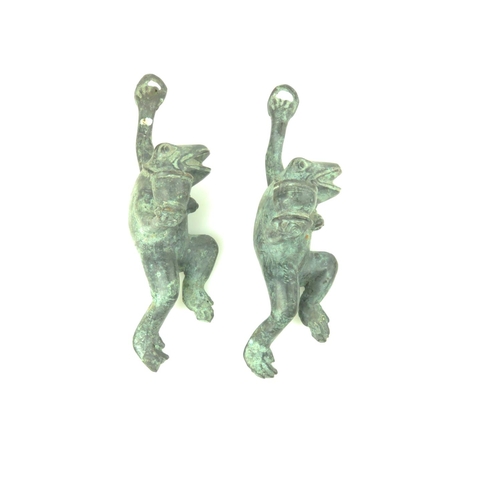 437 - Pair of Bronze wall sconce in the form of frogs.