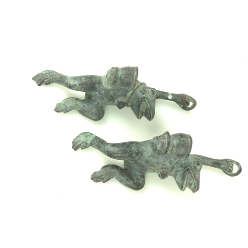 437 - Pair of Bronze wall sconce in the form of frogs.