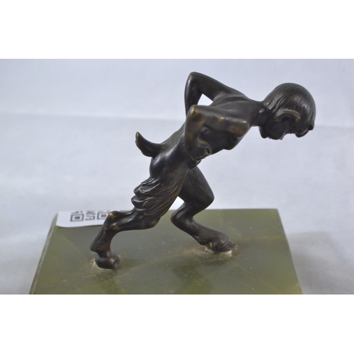 447 - Pair of bronze and onyx faun bookends, height 11.5cm, length 13cm