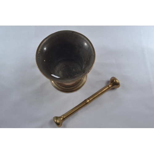 453 - C17th/C18th brass pestle and mortar, height of mortar 10.5cm x dia. 13cm