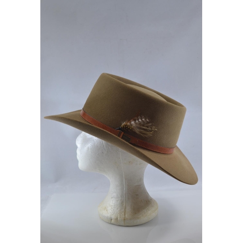 486 - Akubra pure fur felt hat BNIB size 60 with original box