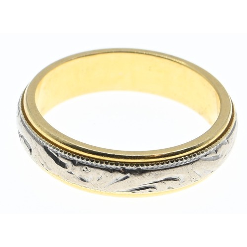 57A - 18ct white and yellow gold band with sweeping engraved pattern. Size N. Gross weight 6.4g