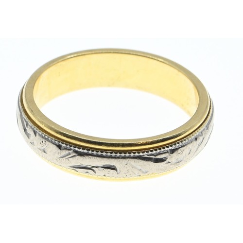 57A - 18ct white and yellow gold band with sweeping engraved pattern. Size N. Gross weight 6.4g