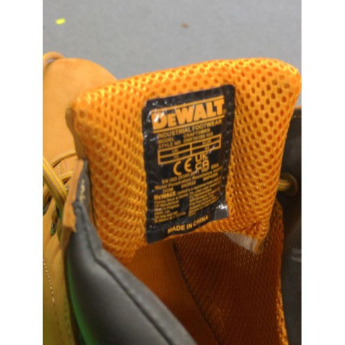 185 - Pair DeWalt work boots 10uk As new