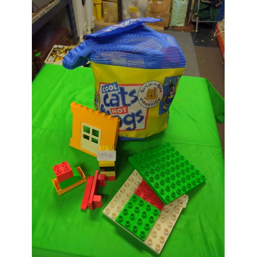 189B - Bag of Duplo building blocks.