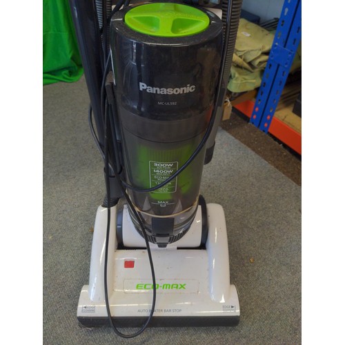 193 - Panasonic ECO-MAX edge cleaning auto beater bar stop vacuum cleaner.