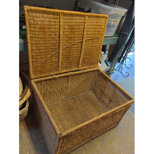 206 - Large wicker basket W80cm D57cm H47cm