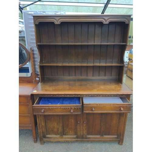 323 - Vintage oak dresser with two drawers and two cupboard doors. W122 D51 H177 CM