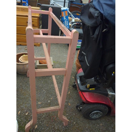 375 - Vintage wooden pink towel rail. W76 D23 H87cm