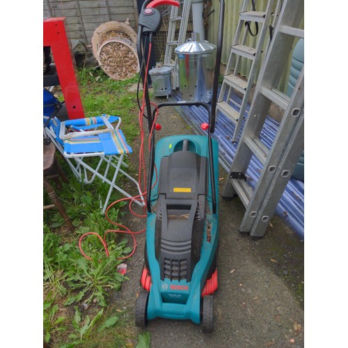 382 - Bosch electric lawn mower rotak 34cm 1400w with grass box