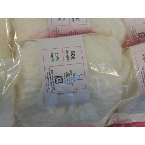 85 - 4 packs of 50 g 100% acrylic yarn White /Ivory ( Big and little projects)