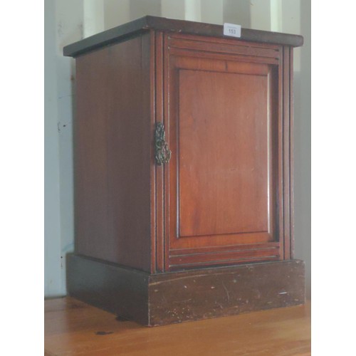 153 - Edwardian style mahogany pot cupboard with one internal shelf. W36 D35 H53 cm approx