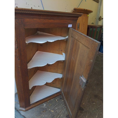 163 - Oak Corner cabinet with lock, key and brass hinges W65cm D33cm H93cm