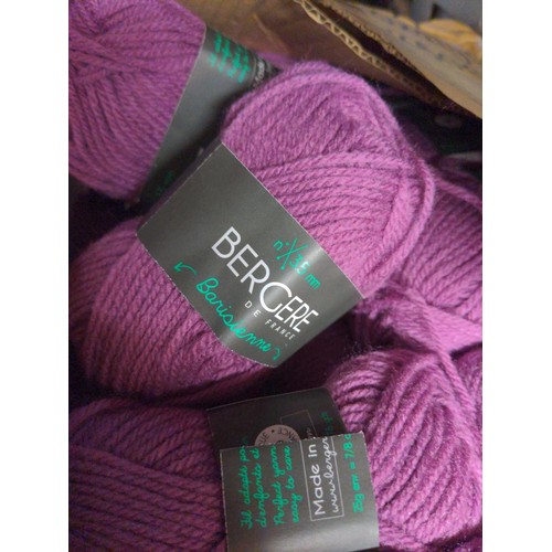 208 - box of 50 x 25gm Oxallys yarn