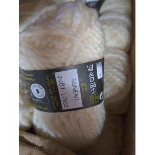 214 - Box of 50 x 25gms 'Agneau', 50/50 wool/acrylic