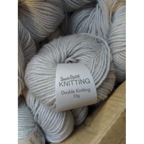 224 - 50 x 25gm donuts in light grey 50% wool