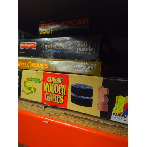 245 - 10 various board games with 1 puzzle