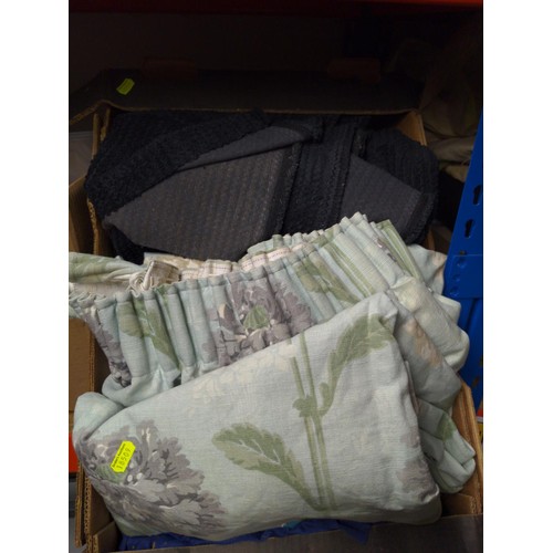 262 - Box of curtains & table linen