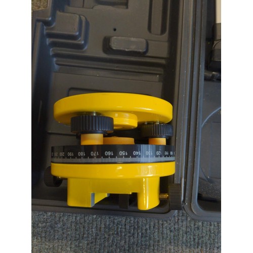 266 - Surveyors spirit level and tripod