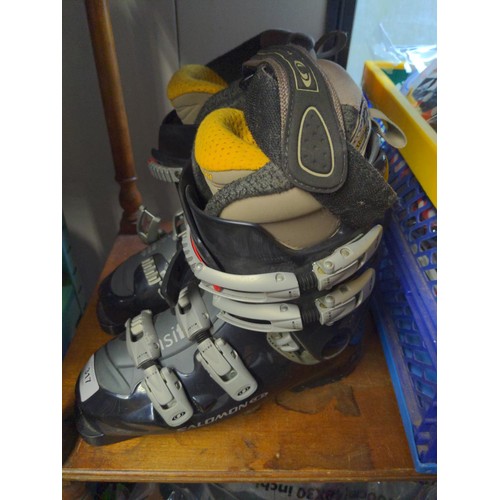 317 - Pair of Salomon Evolution 9.0 ski boots, size 6.5