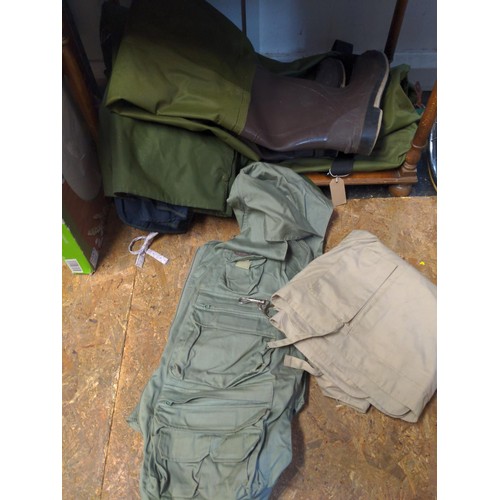 320 - Various fishing wear, inc. XXL thermal boilersuit, waders & 2x anglers tops. Waders appear to be... 