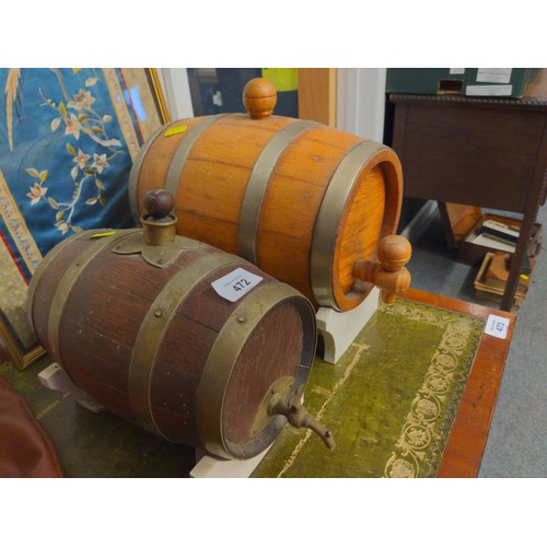 472 - 2 small oak barrels on stands. Largest L25cm