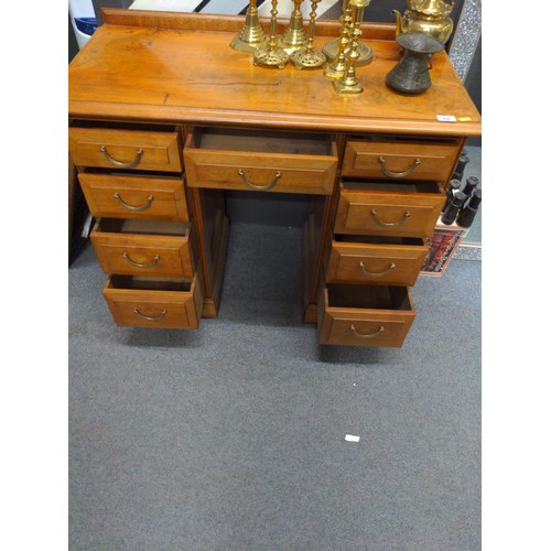 535 - Compact mahogany 9 drawer kneehole desk. W96cm D46cm H77cm