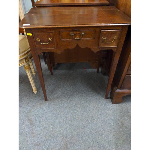 540 - Ladies knee-hole oak desk with 3 drawers, 69x42 x ht73cms