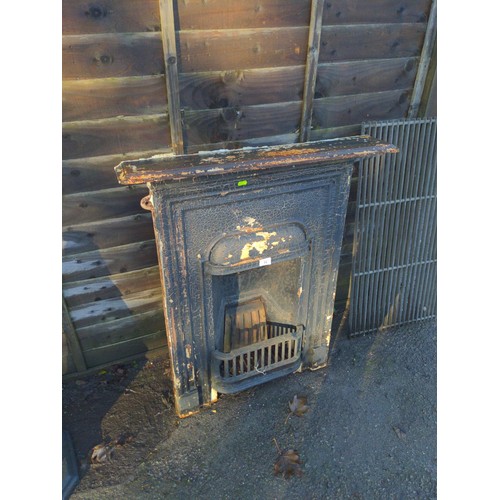 71 - Vintage cast iron fire place with grate