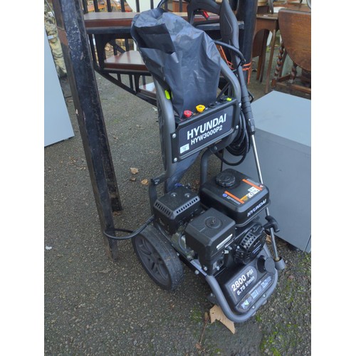 73 - Hyundai HYW3000P2  2800psi pressure washer.