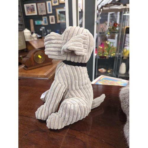 585 - Modern door stop in the form of dog.