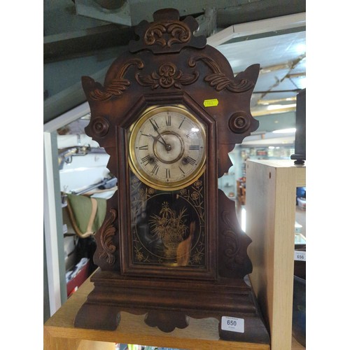 650 - American mantle clock in carved wood frame, with pendulum and key W36cm D13cm H58cm 