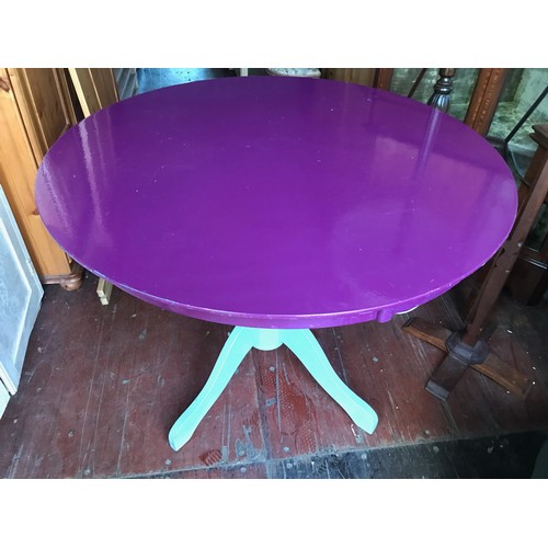 141A - Pedestal table with grey painted legs and purple painted table top D100cm x H76cm