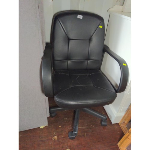 107 - Small wheeled office chair