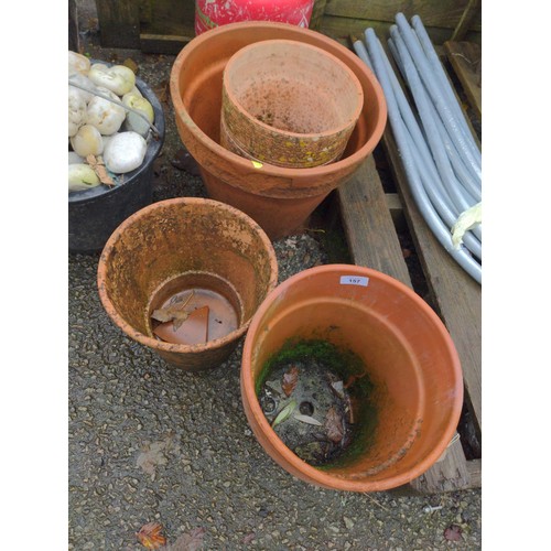 157 - Five terracotta garden pots in various sizes, largest dia 37cm, H32cm