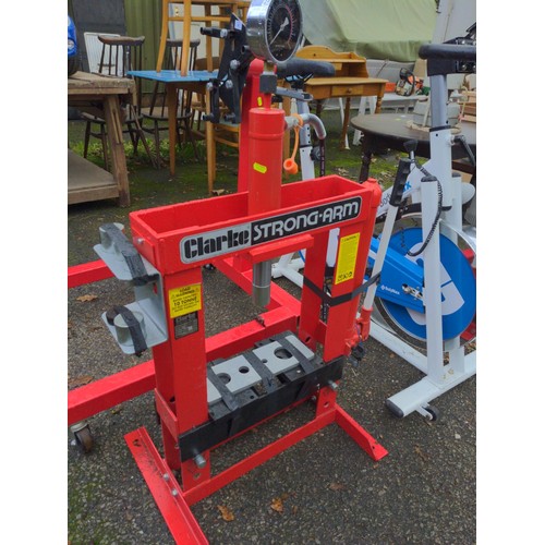 40 - Clarke Strong-arm CSA10BB 10-tonne manual hydraulic press