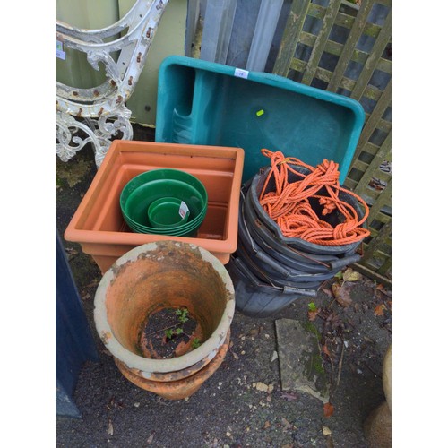 78 - Various pots/planters/buckets etc
