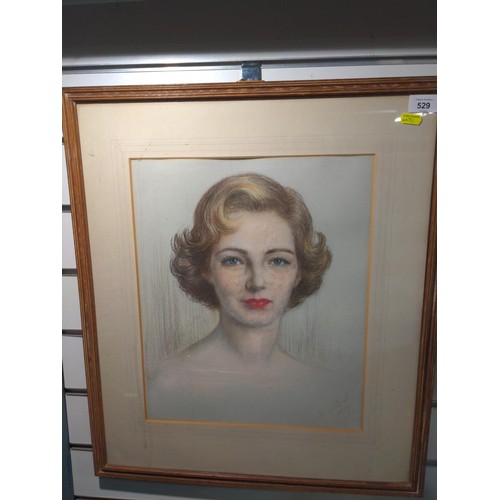 529 - Honor Earl (1901-1996) Chalk pastel portrait of an elegant lady, signed lower right and dated 1959, ... 