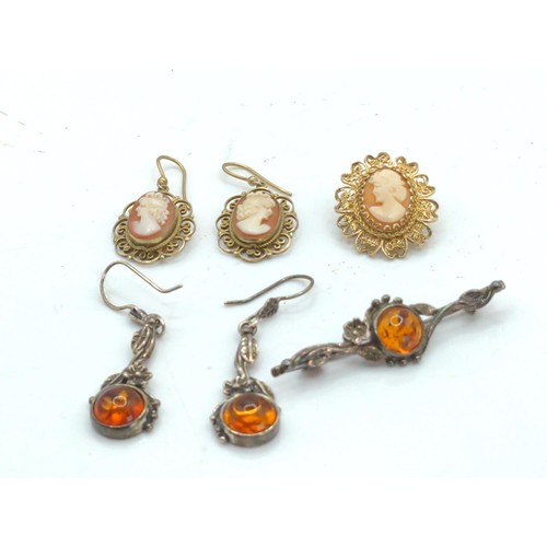 666 - 800 silver and coral bead 'bunch of grapes' brooch, gold coloured mourning brooch and a copper colou... 