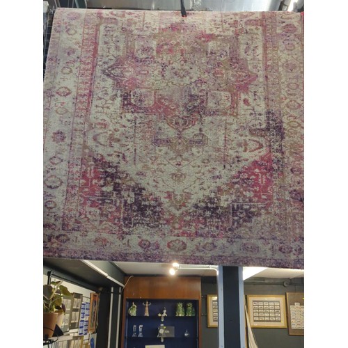 816 - M&S tufted rug. 160cm x 230cm