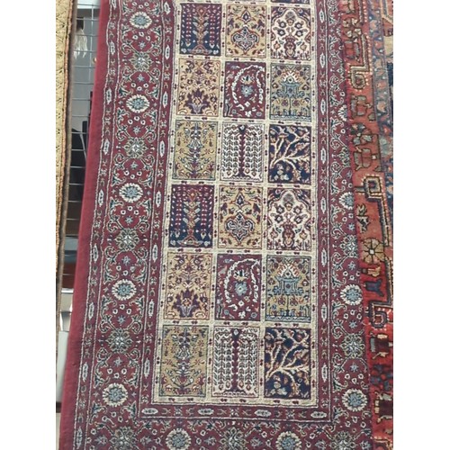 820 - Floral decorated modern wool rug. W81cm L180cm