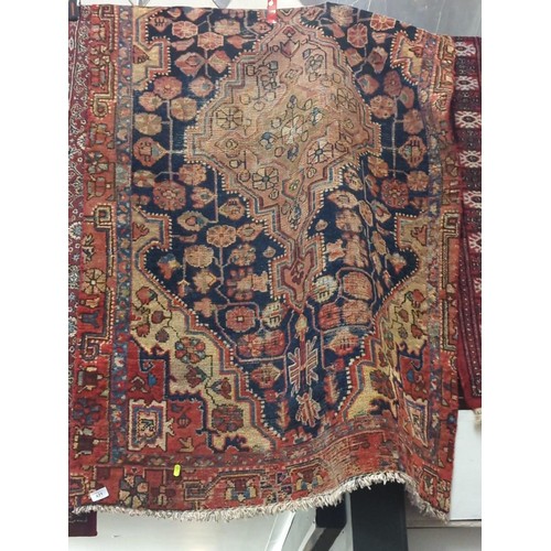 821 - Geometric & floral decorated rug. 