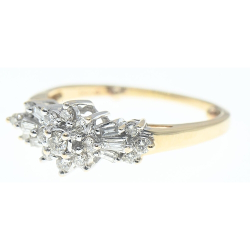 22 - Diamond cluster ring on 14ct gold, featuring round brilliant and baguette cut diamonds, sized down t... 