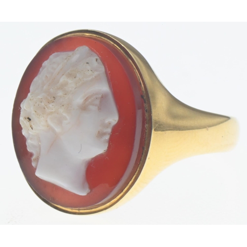 35 - 18ct gold cameo ring, hallmarked Birmingham 1921, size T, gross weight 8 grams