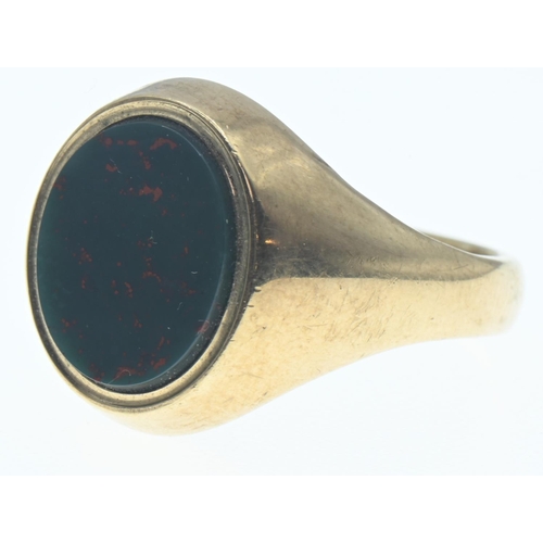 38 - 9ct gold signet ring set with bloodstone, size Q, gross weight 5.6 grams