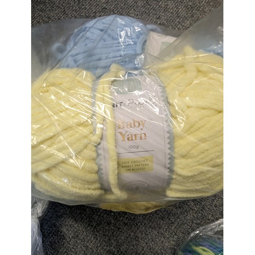 40A - 10 x balls of yarn in various colours 100g + 200g etc.